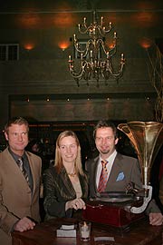 Hermann Weiffenbach, Katrin und Christian Lehner sind die neuen Betreiber des Park Café (Foto: Martin Schmitz)